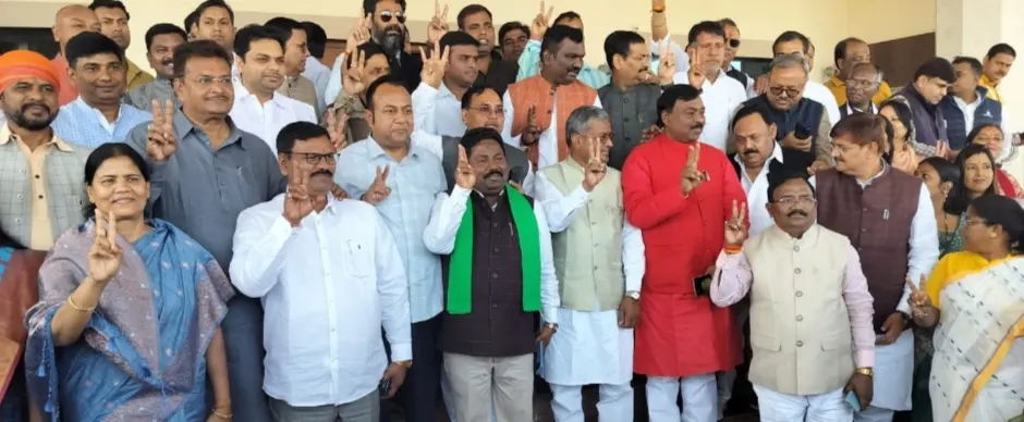 राज्यसभा चुनाव : महागठबंधन से सरफराज अहमद और एनडीए से प्रदीप वर्मा नामांकन दाखिल करने पहुंचे विधानसभा