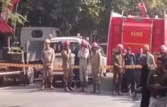 दिल्ली के प्रशांत विहार में स्कूटर में धमाका, पुलिस की टीम मौके पर