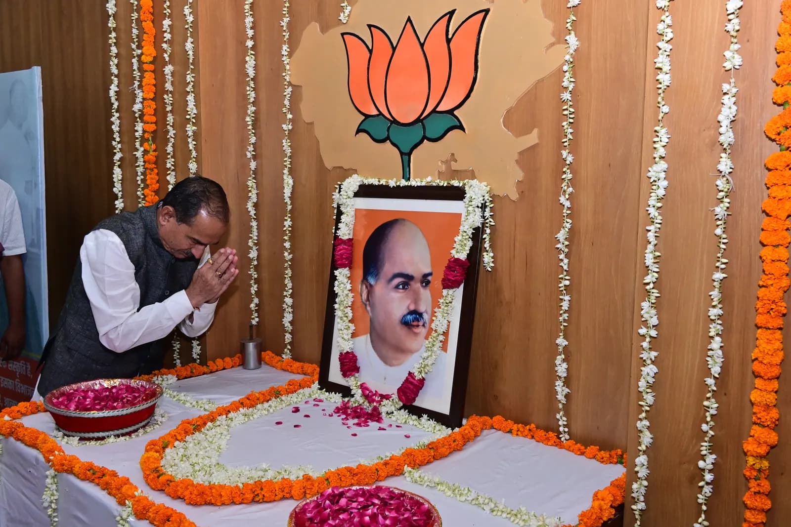 डॉ. श्यामा प्रसाद मुखर्जी की जयंती पर भाजपा प्रदेशाध्यक्ष मदन राठौड़ ने किया नमन, बोले - उनका बलिदान देश की एकता का अमर दीप है