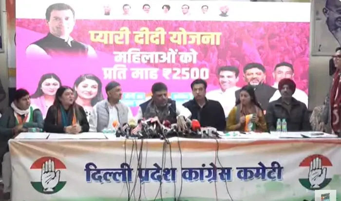 कांग्रेस ने दिल्ली में सरकार बनने पर महिलाओं को हर माह ढाई हजार रुपये देने का ऐलान किया