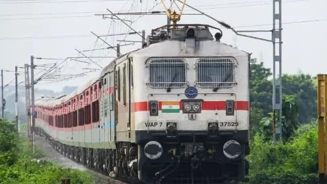 ब्रेक ब्लॉकेज के चलते अमृतसर सहरसा ट्रेन रोकी गई, बड़ा हादसा टला