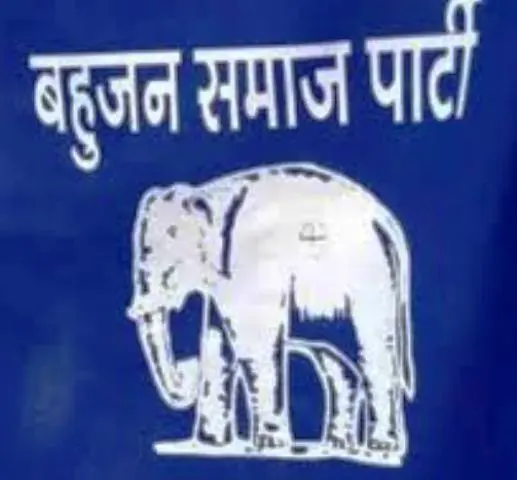 आगरा जा रही साबरमती एक्सप्रेस दुर्घटनाग्रस्त, इंजन-चार कोच पटरी से उतरे