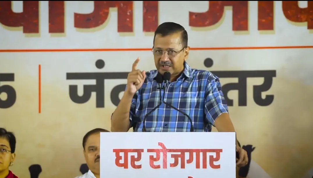 झुग्गियां तोड़ने के विरोध में आआपा का प्रदर्शन, भाजपा ने बताया फ्लॉप, कांग्रेस बोली- घड़ियाली आंसू बहा रही आआपा