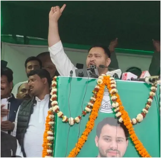 नीतीश चाचा ने पलटने का रिकार्ड बनाया :तेजस्वी यादव