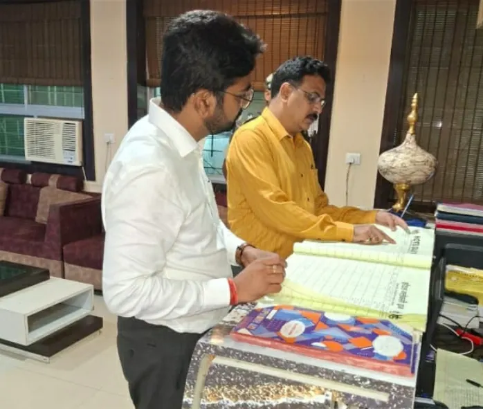 जेएसएससी सीजीएल परीक्षा से पहले प्रशासनिक छापेमारी में बिहार के एक व्यक्ति से 90 लाख बरामद