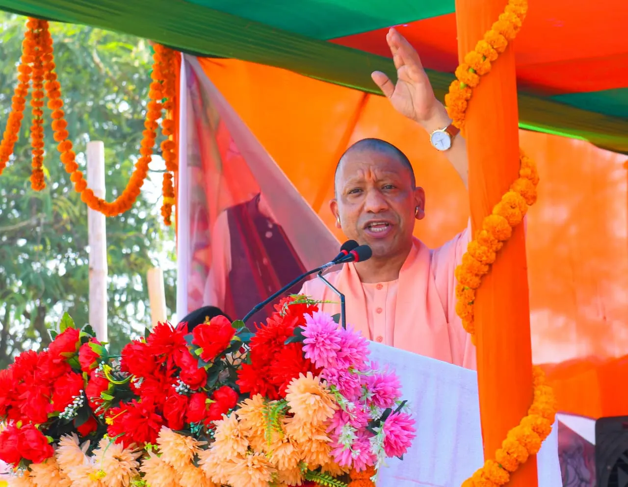बिहार की जनता अब पहचान का संकट से निकलकर, विकास का विकल्प चुन रही है: योगी आदित्यनाथ