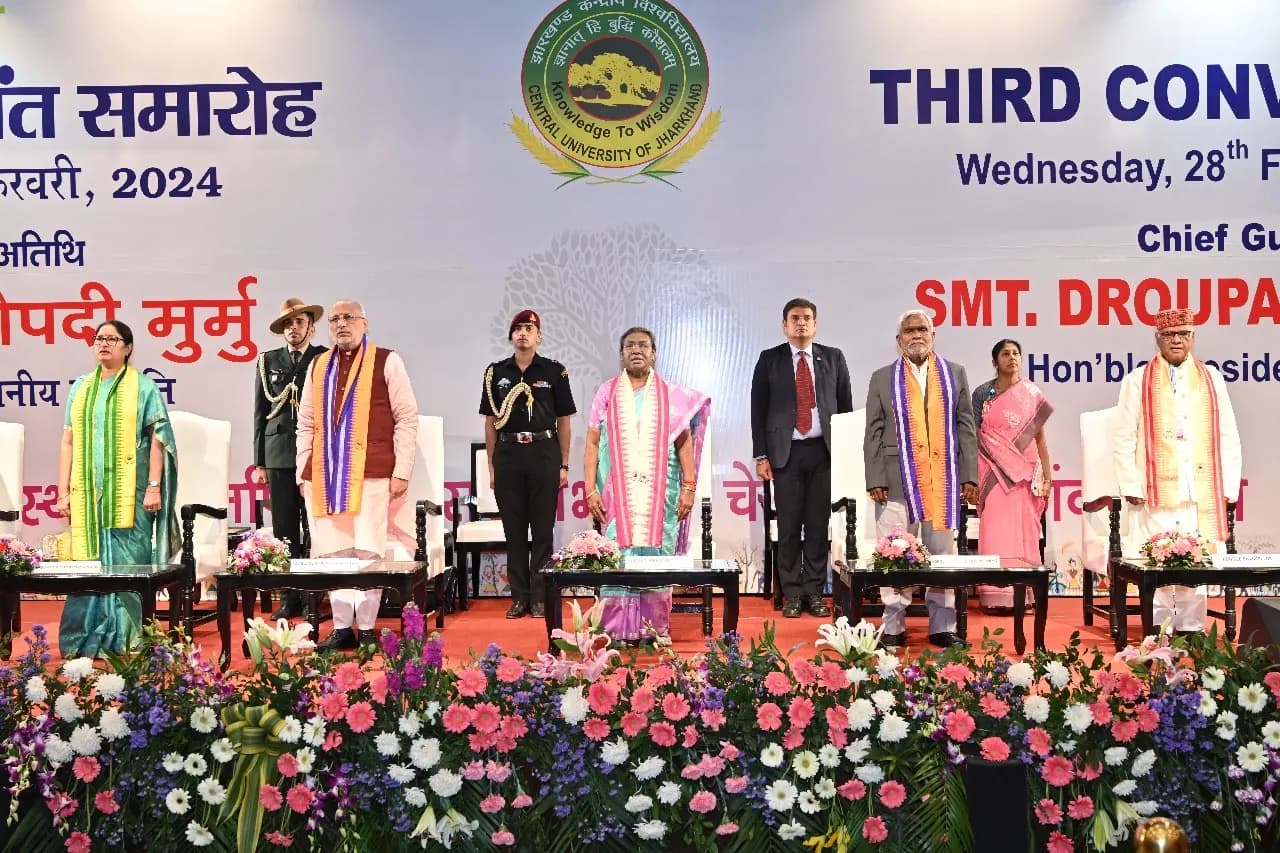 सीयूजे के तीसरे दीक्षांत समारोह में शामिल हुईं राष्ट्रपति द्रौपदी मुर्मू, विद्यार्थियों को गोल्ड मेडल से किया सम्मानित