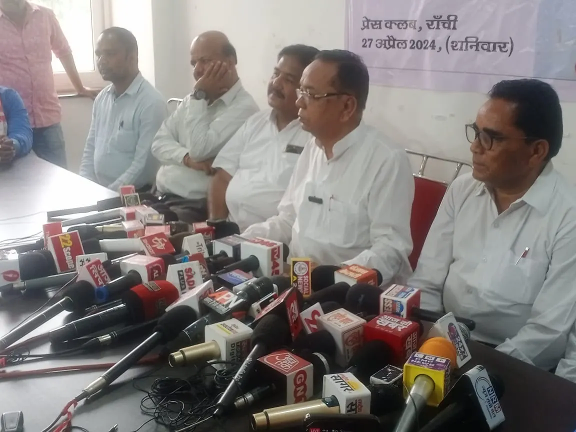 रामटहल चौधरी ने कांग्रेस से दिया इस्तीफा, कहा- मै पार्टी का झंडा और झोला ढोने के लिए नही हुआ था शामिल