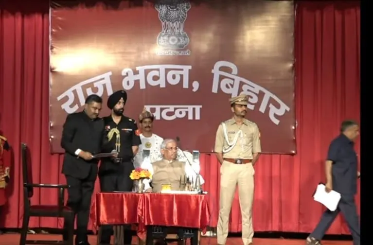 नीतीश कैबिनेट का हुआ विस्तार -राज्यपाल ने 21 मंत्रियों की दिलाई शपथ
