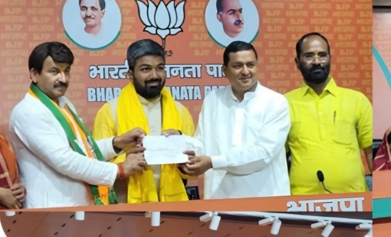 बीजेपी में शामिल हुए यूट्यूबर मनीष कश्यप -मनोज तिवारी की मौजूदगी में ली सदस्यता