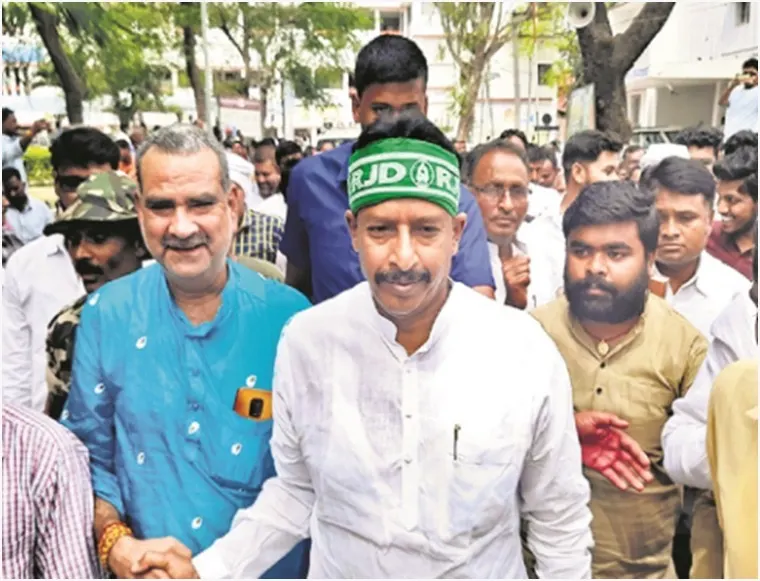राजद संसदीय दल के नेता चुने गए अभय कुशवाहा, सुरेंद्र यादव होंगे मुख्य सचेतक -15 अगस्त के बाद बिहार की यात्रा पर निकल सकते हैं तेजस्वी