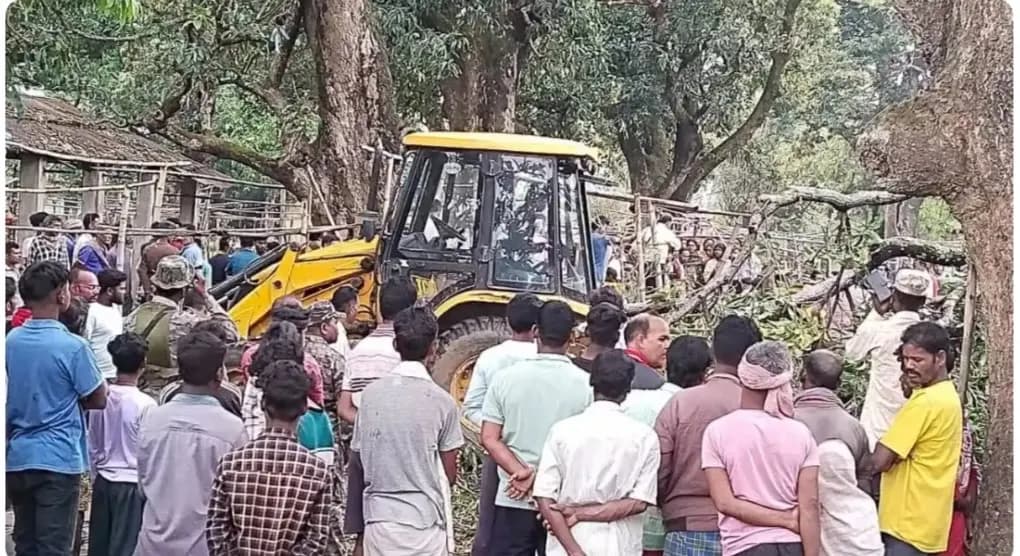 लोहरदगा में आंधी पानी ने मचाई तबाही, दो की मौत, कई घायल