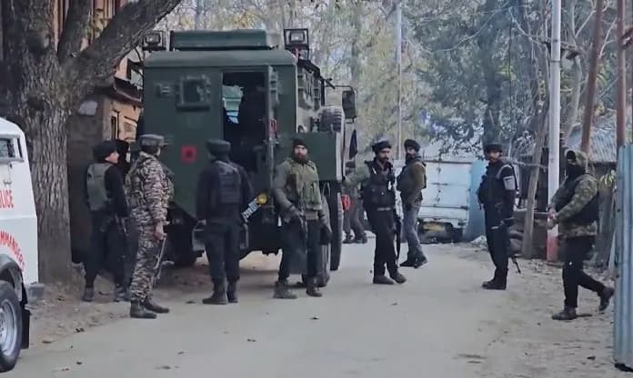 सोपोर में सुरक्षाबलों ने मुठभेड़ में दो आतंकवादी मार गिराए