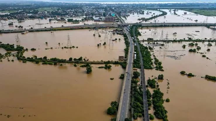 मुख्यमंत्री के निर्देश पर दरभंगा-सीतामढ़ी के बाढ़ प्रभावित क्षेत्रों का अधिकारियो ने किया एरियल सर्वे