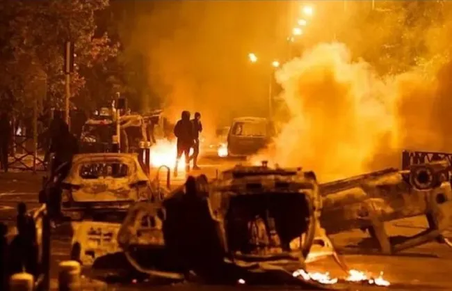 फ्रांस में इमरजेंसी के हालात: मॉल और बैंकों में लूट व आगजनी, 900 से ज्यादा उपद्रवी गिरफ्तार