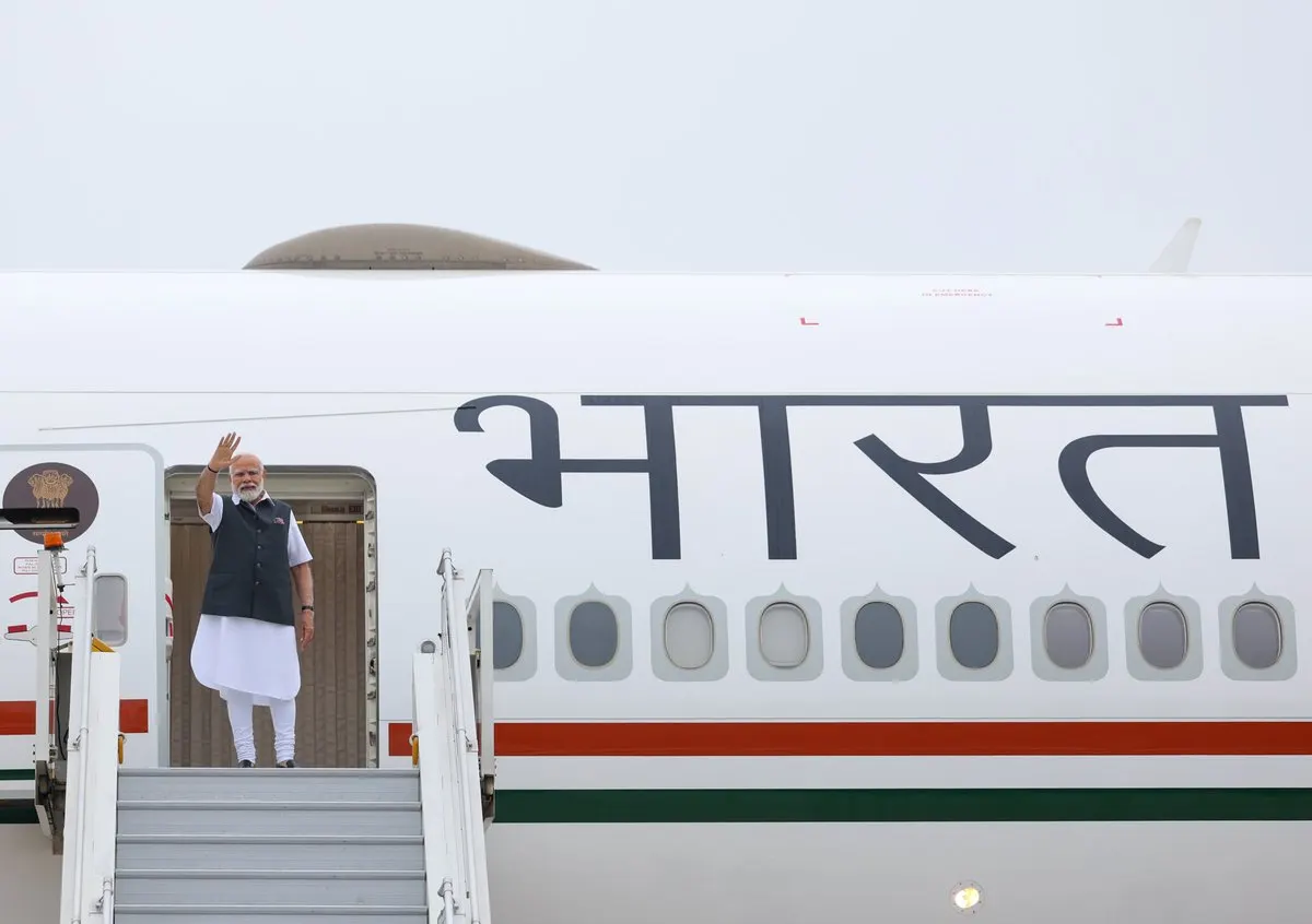 प्रधानमंत्री नरेन्द्र मोदी फ्रांस और यूएई की यात्रा पर रवाना