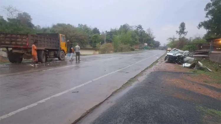 कार खड़े ट्रक से टकराई, कार सवार की मौत