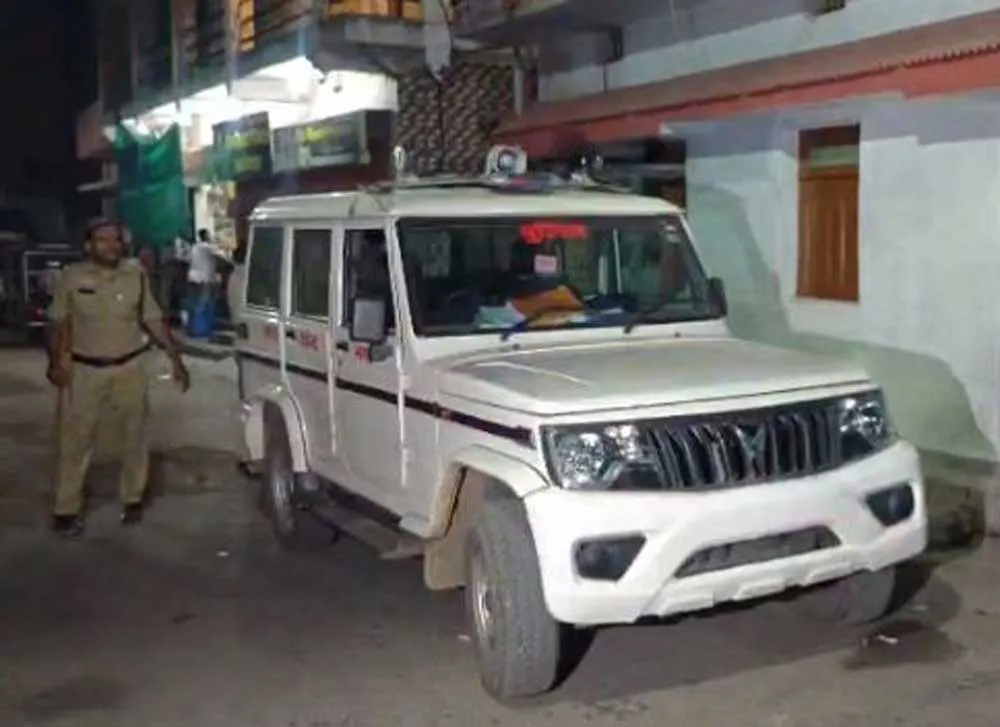 रायपुर : घर के सामने नशा करने से रोकने पर चाकूबाजी, तीन घायल, आराेपित पिता-पुत्र गिरफ्तार