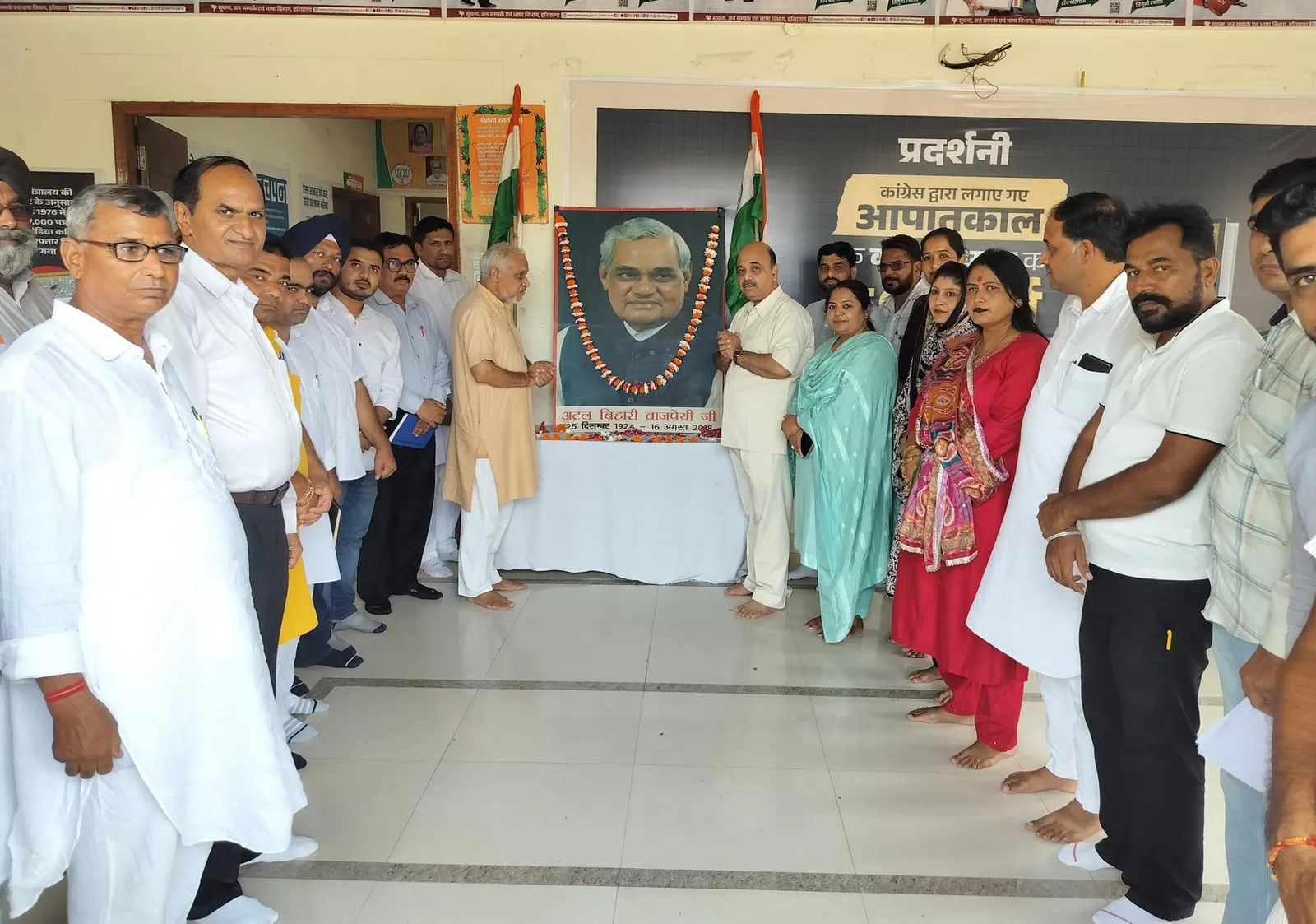 फतेहाबाद: बीजेपी जिला कार्यालय में मनाई पूर्व प्रधानमंत्री अटल बिहारी की पुण्यतिथि