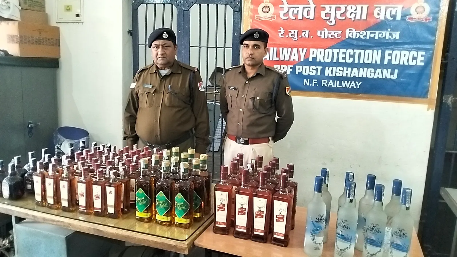 एनजेपी उदयपुर सिटी एक्सप्रेस से 61.875 लीटर विदेशी शराब किया बरामद