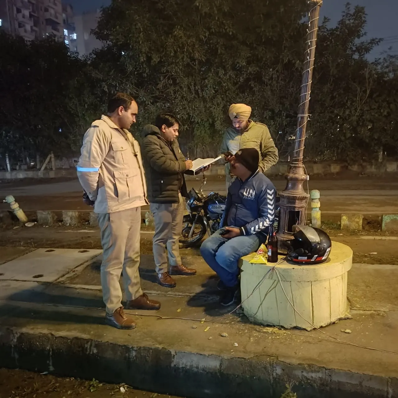गाजियाबाद पुलिस का अभियान : खुले में शराब पी रहे 546 शराबी पकड़े, हवालात में काटी रात