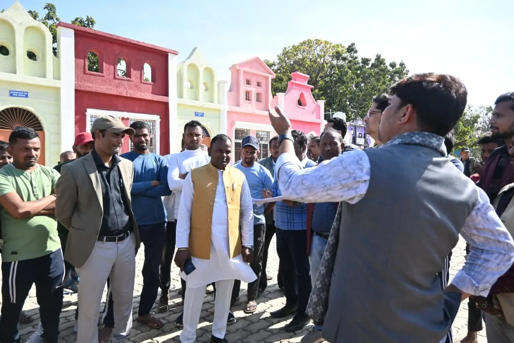 उपायुक्त ने अधिकारियों के साथ किया डैम का निरीक्षण