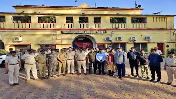 हजारीबाग जेल के जेलर सहित छह निलंबित, छह कक्षपाल की सेवा समाप्त