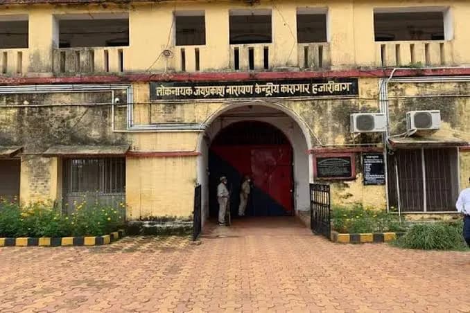 हजारीबाग जेपी कारा से तीन कैदी फरार