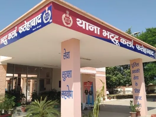 शादी समाराेह में फायरिंग कर फैलाई दहशत, आराेपी गिरफ्तार