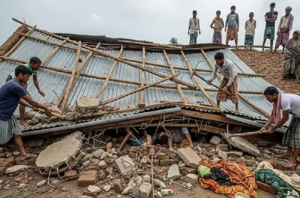 बिहार के दानापुर में कच्चा मकान गिरा, पति-पत्नी और तीन बच्चों की मौत