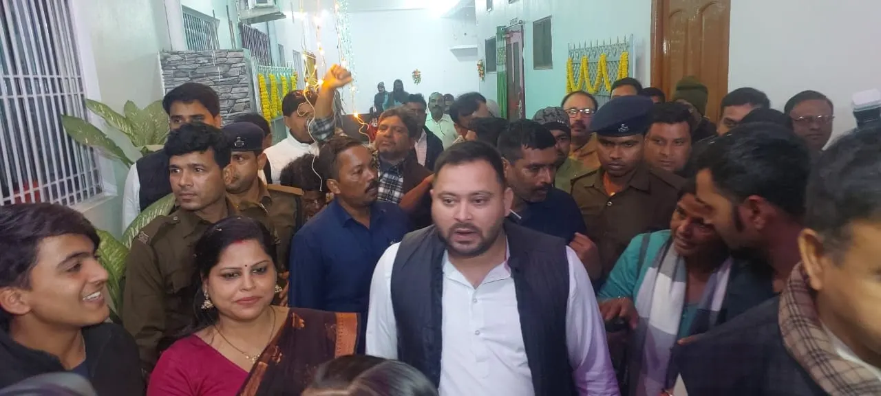 ठिठुरती ठंड के बीच रात में पहुंचे नेता प्रतिपक्ष तेजस्वी प्रसाद का स्वागत