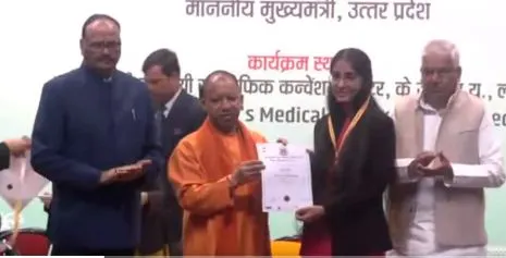 मरीजों के साथ ठीक व्यवहार करें चिकित्सक : योगी आदित्यनाथ