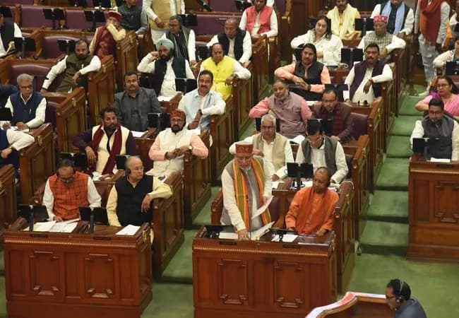 उप्र में योगी सरकार ने पेश किया 17,865 करोड़ का अनुपूरक बजट