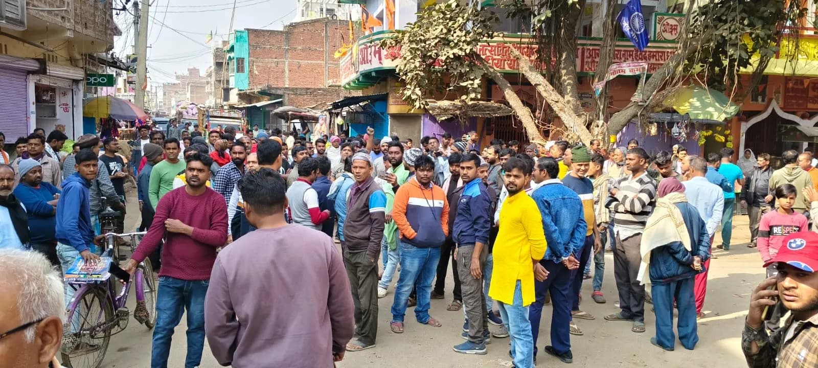 अपराध की घटना के विरुद्ध बाजार बंद, पुलिस पर निकम्मापन का आरोप