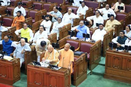समाजवादी पार्टी के कार्यकाल में शोषण और गुंडा टैक्स को नहीं भूले हैं व्यापारी : मुख्यमंत्री योगी