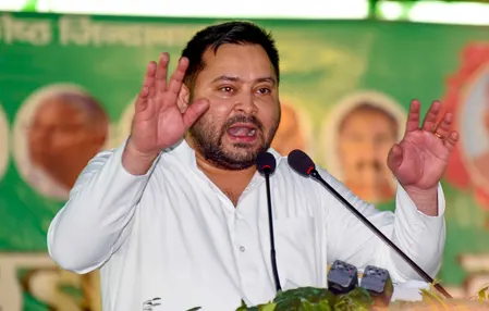 जेडीयू एमएलसी दिनेश सिंह के पास हैं दो वोटर आईडी : तेजस्वी यादव