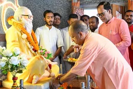 दलित के घर भोजन से लेकर राम मंदिर आंदोलन तक, ऐसा था सीएम योगी के गुरु अवेद्यनाथ का जीवन