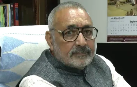 लालू के चारा घोटाले के पैसों से हो जाता बिहार का विकास : गिरिराज सिंह