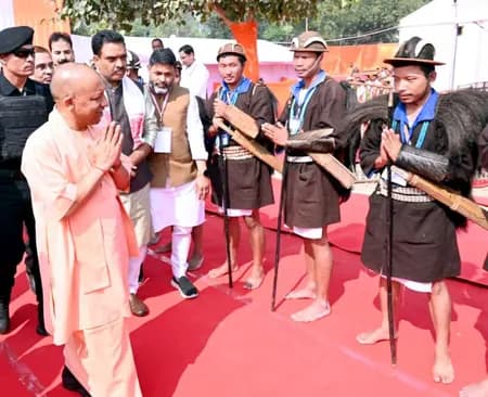 कोई भी पात्र जनजातीय परिवार सरकारी योजनाओं से वंचित नहीं रहेगा : मुख्यमंत्री योगी
