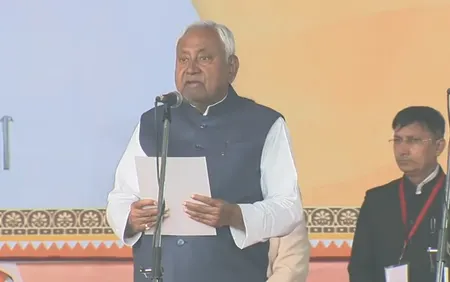 10वीं बार बिहार के मुख्यमंत्री बने नीतीश कुमार, प्रधानमंत्री और गृहमंत्री की मौजूूदगी में राज्यपाल ने दिलाई शपथ