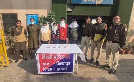 दिल्ली के द्वारका में बुजुर्ग महिला से सोने के गहने लूटने वाले चार गिरफ्तार, सभी जेवर बरामद