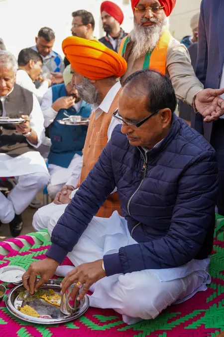 केंद्रीय मंत्री शिवराज सिंह चौहान ने किया पंजाब के रणसिंह कलां गांव का दौरा, पराली प्रबंधन की बारीकियों को समझा
