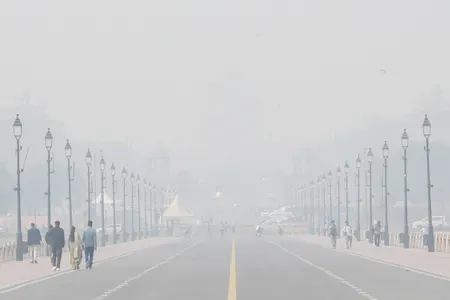 दिल्ली-एनसीआर में एक्यूआई 300 के नीचे; तेज हवाओं से मिली मामूली राहत, कल से छाएगा कोहरा