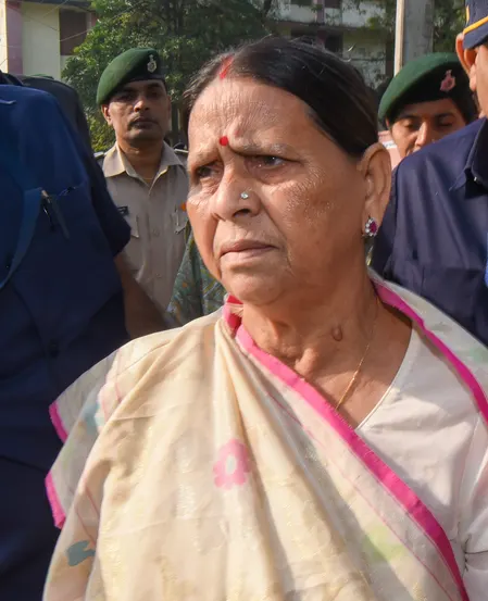 'एक घर से तो कोई पहाड़ टूट नहीं जाएगा', राबड़ी देवी से आवास खाली कराने पर भड़के कांग्रेस नेता