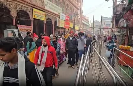 नए साल के स्वागत में काशी तैयार, गोदौलिया से मंदिर तक कड़ी सुरक्षा व्यवस्था