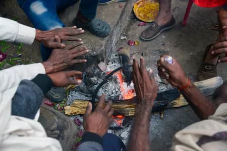 बिहार में ठंड ने लोगों को ठिठुराया, गयाजी में 4.1 डिग्री सेल्सियस तक पारा लुढ़का