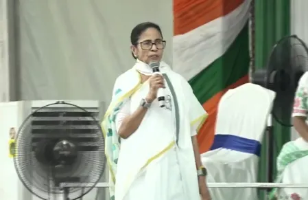 मालदा में न्यायिक अधिकारियों का उत्पीड़न भाजपा-चुनाव आयोग की साजिश : ममता बनर्जी