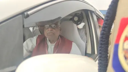 श्रमिकों के प्रदर्शन के बाद नोएडा में बढ़ी राजनीति, सपा-लेफ्ट नेताओं की एंट्री पर रोक
