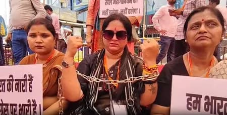 पटना में विपक्ष के खिलाफ महिलाओं ने निकाला आक्रोश मार्च, कहा-देश की आधी आबादी का किया अपमान