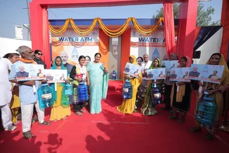 दिल्ली में ‘वॉटर एटीएम’ की शुरुआत, सीएम रेखा गुप्ता ने किया उद्घाटन